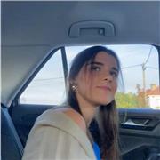 Soy una estudiante de 18 años, estoy acabando 2º de bachillerato y me encantan los niños y dar clase. Tengo bastante experiencia en esto, además de que tengo planeado estudiar la carrera de educación primaria el curso que viene